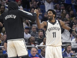 Basketbalový virtuóz Kyrie Irving oslavuje tridsiatku