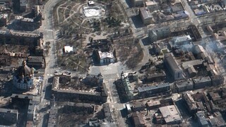 Ruský útok v Mariupole má desivú bilanciu, v kryte pod divadlom zahynulo zrejme až 300 ľudí