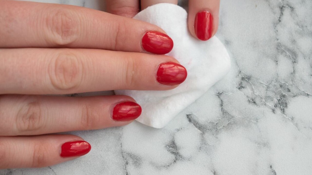 Poradíte si aj bez odlakovača: S týmito trikmi odstránite v krízových situáciách lak z nechtov