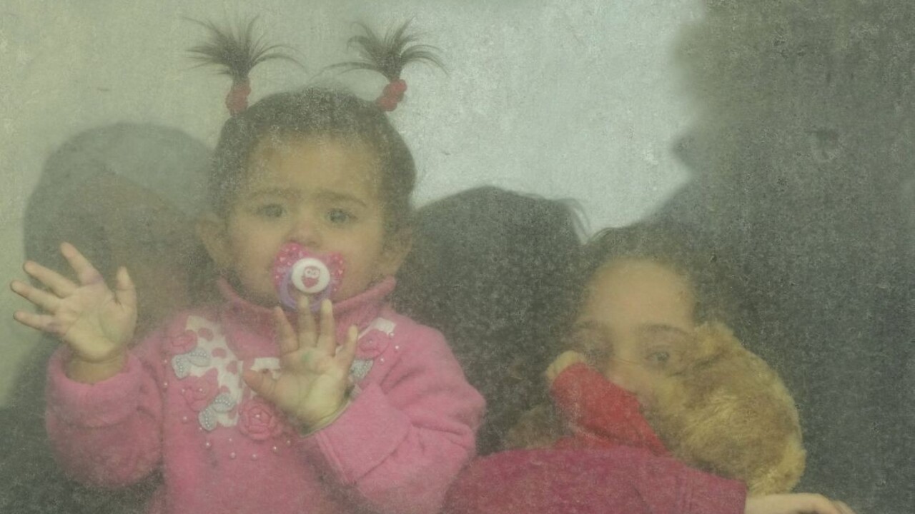 Z Ukrajiny evakuovali dievčatko s ťažkými popáleninami, má len rok a pol