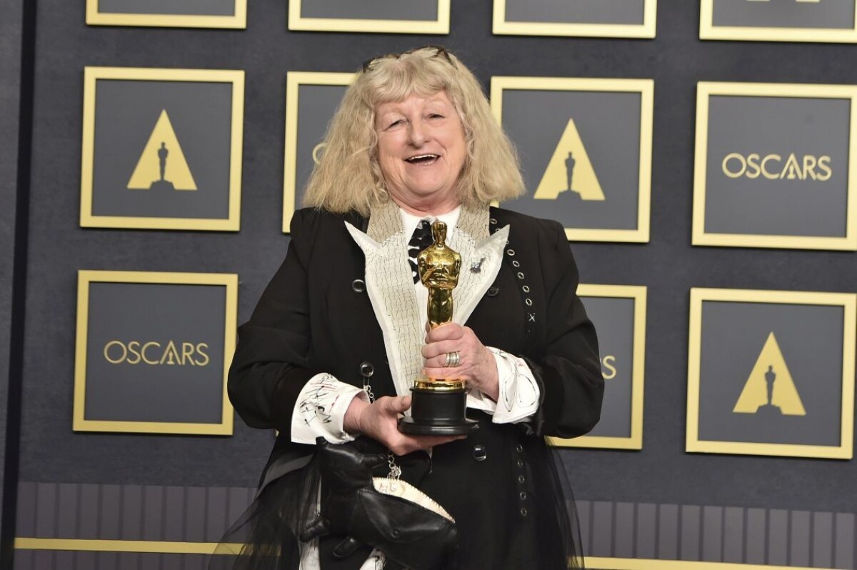 Jenny Beavanová získala sošku Oscara za najlepšie kostýmy vo filme Cruella.