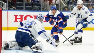 NHL: Tampa Bay s Černákom vyhrala na ľade Islanders, Malkin sa blysol hetrikom