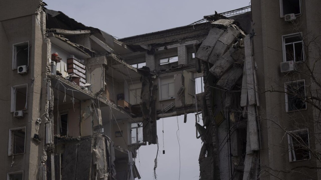 Útok na vládnu budovu v meste Mykolajiv si vyžiadal 12 obetí, ďalší ľudia sú zranení