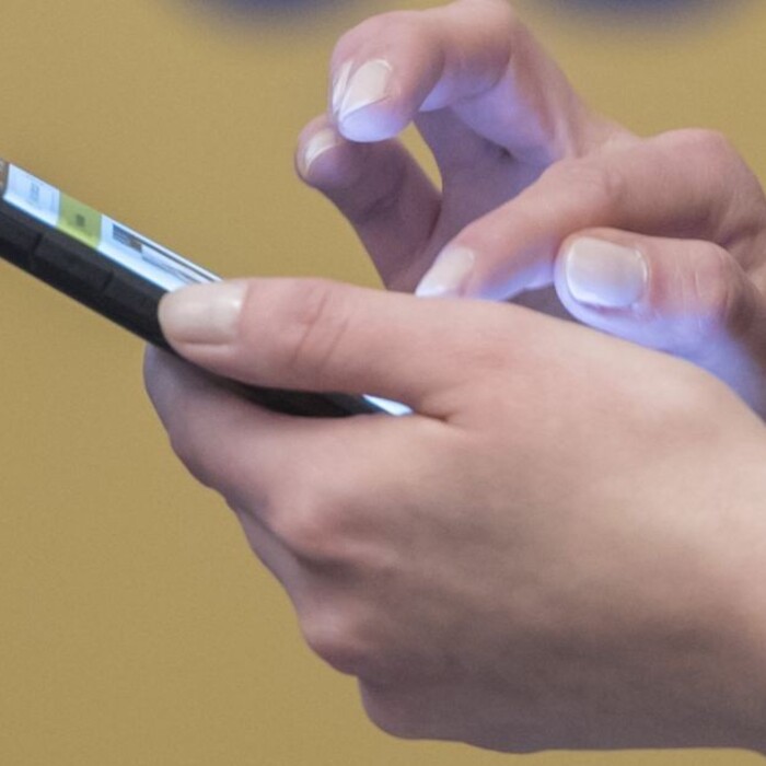 Telefonovanie v rámci Európskej únie nezdražie, ceny internetového pripojenia budú nižšie