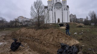 Ukrajinci objavili v Kyjevskej oblasti najmenej 400 zabitých civilistov. Pokračuje pátranie po ďalších obetiach