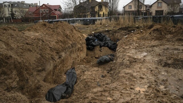 ONLINE: Ukrajinci objavili najmenej 400 tiel zabitých civilistov. Ruská ofenzíva sa zameriava na Donbas