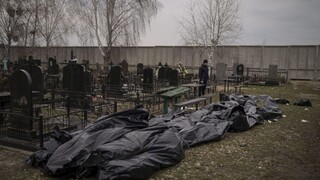 Ukrajinské úrady vyšetrujú tisíce prípadov vojnových zločinov, ktoré spáchali ruskí vojaci od začiatku invázie