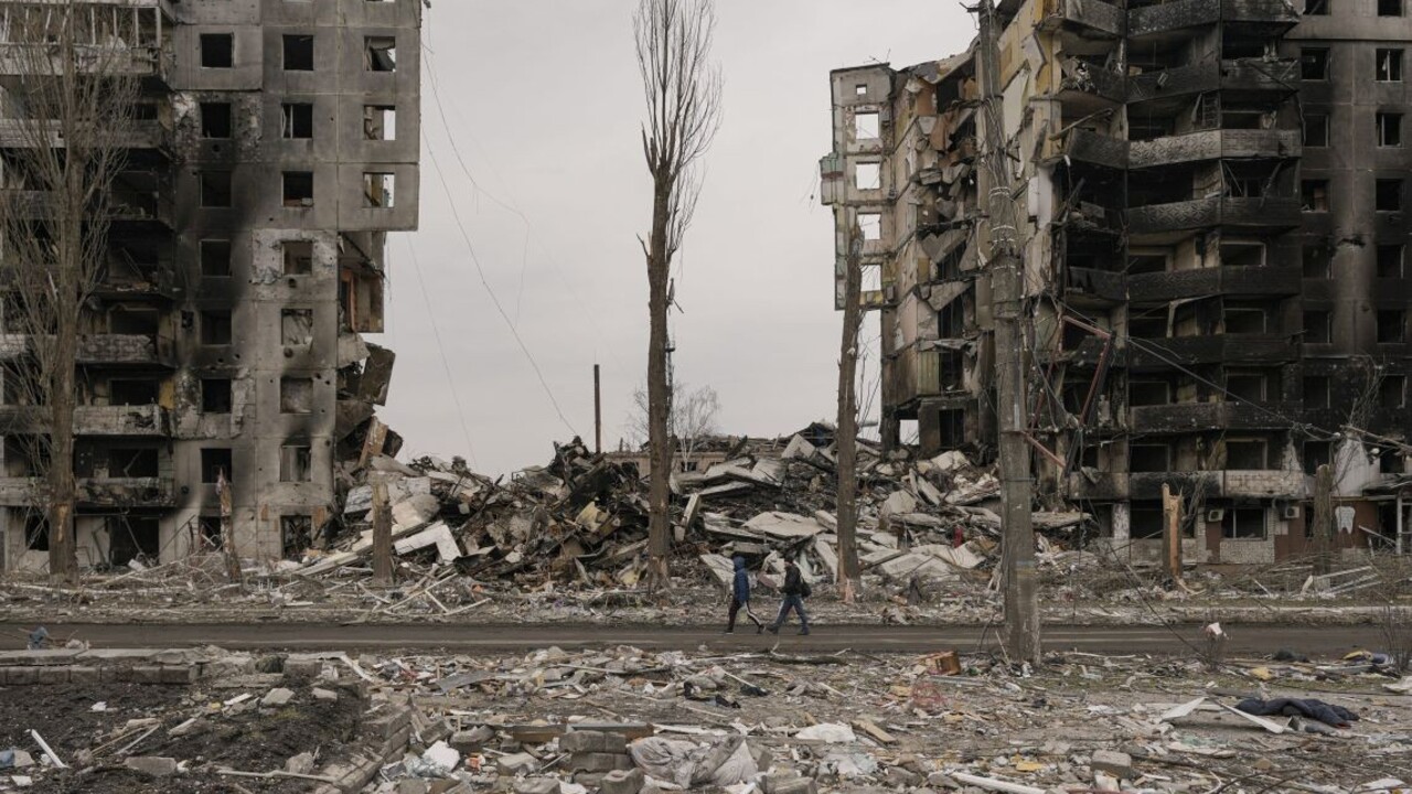 ONLINE: Putin označil správy o zverstvách v Buči za provokáciu. V Mariupole fungujú mobilné krematóriá