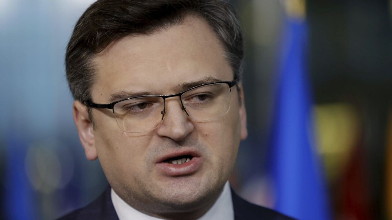 Kuleba kritizoval neochotu niektorých spojencov poskytnúť Ukrajine útočné zbrane
