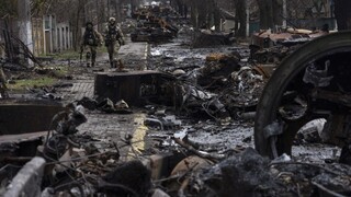 Ukrajina vyšetruje desať ruských vojakov pre vojnové zločiny v Buči. Podozriví budú vyhlásení za hľadaných