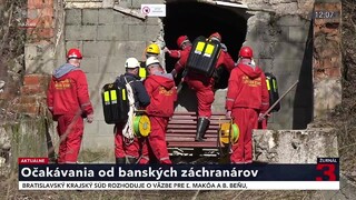 Záhada červenej vody v Nižnej Slanej. Banskí záchranári zisťujú príčinu kontaminácie potoka