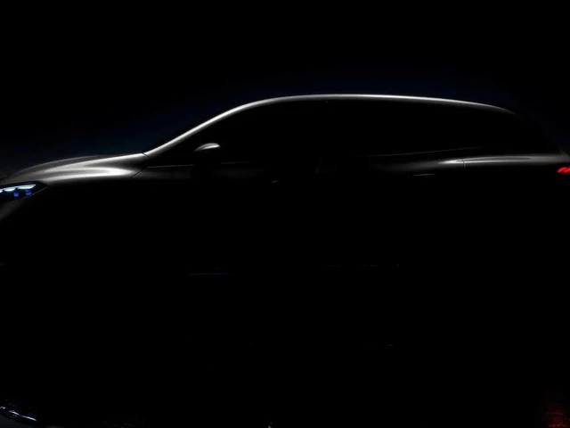 Mercedes zverejnil prvý záber nového EQS SUV
