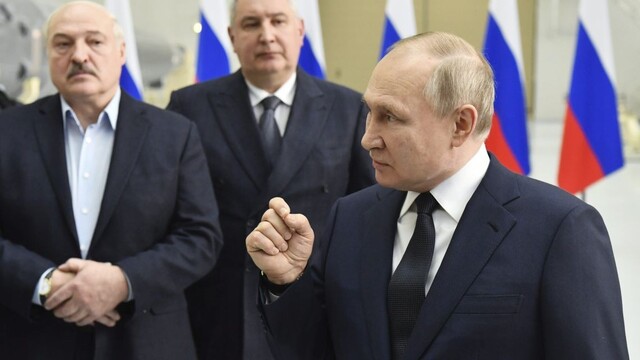 Vladimir Putin (vpravo) a Alexander Lukašenko (vľavo)