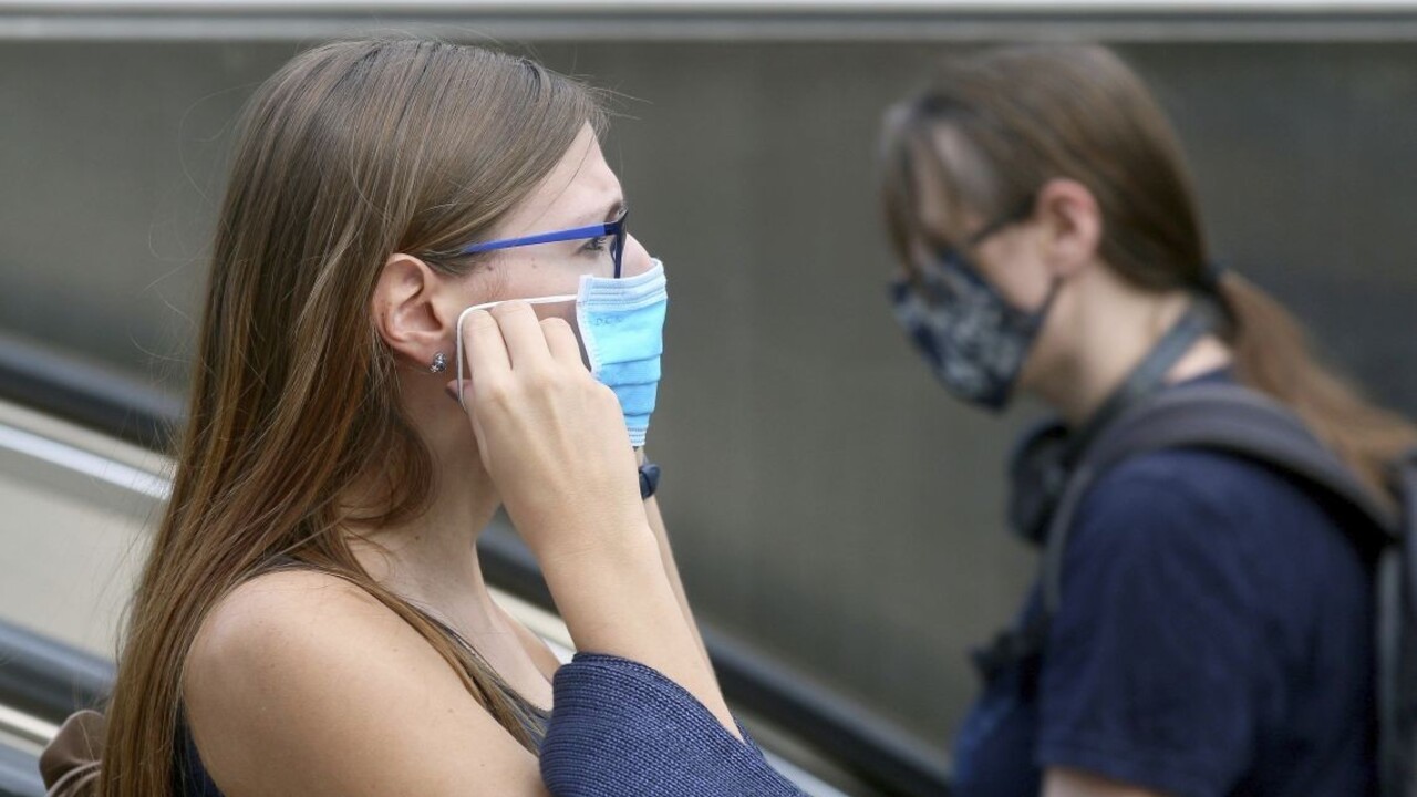 Rakúsko uvoľňuje ďalšie opatrenia. V niektorých obchodoch už netreba respirátory