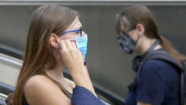 Rakúsko uvoľňuje ďalšie opatrenia. V niektorých obchodoch už netreba respirátory