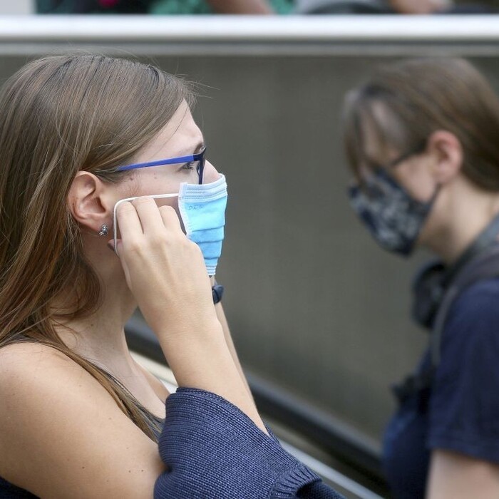 Rakúsko uvoľňuje ďalšie opatrenia. V niektorých obchodoch už netreba respirátory