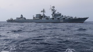 Posádka potopeného krížnika Moskva je podľa Ruska nažive. Stretol sa s ňou šéf námorníctva