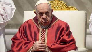 Pápež František sa po vymenovaní nových kardinálov zúčastnil modlitby v Aquile. Oživil tam špekulácie o svojej abdikácii