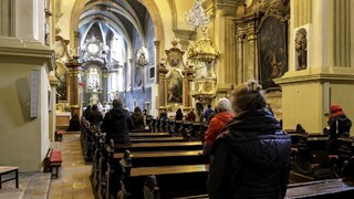 Najväčší kresťanský sviatok vrcholí. Veriaci oslavujú Kristovo víťazstvo nad smrťou