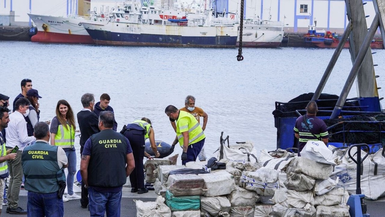 Španielska polícia zabavila tri tony kokaínu. Rybárska loď ich prevážala v palivovej nádrži