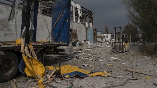 ONLINE: Okupanti na Donbase ničia mestá a dediny. Rusi hľadajú pracovníkov na budovanie zákopov na Ukrajine