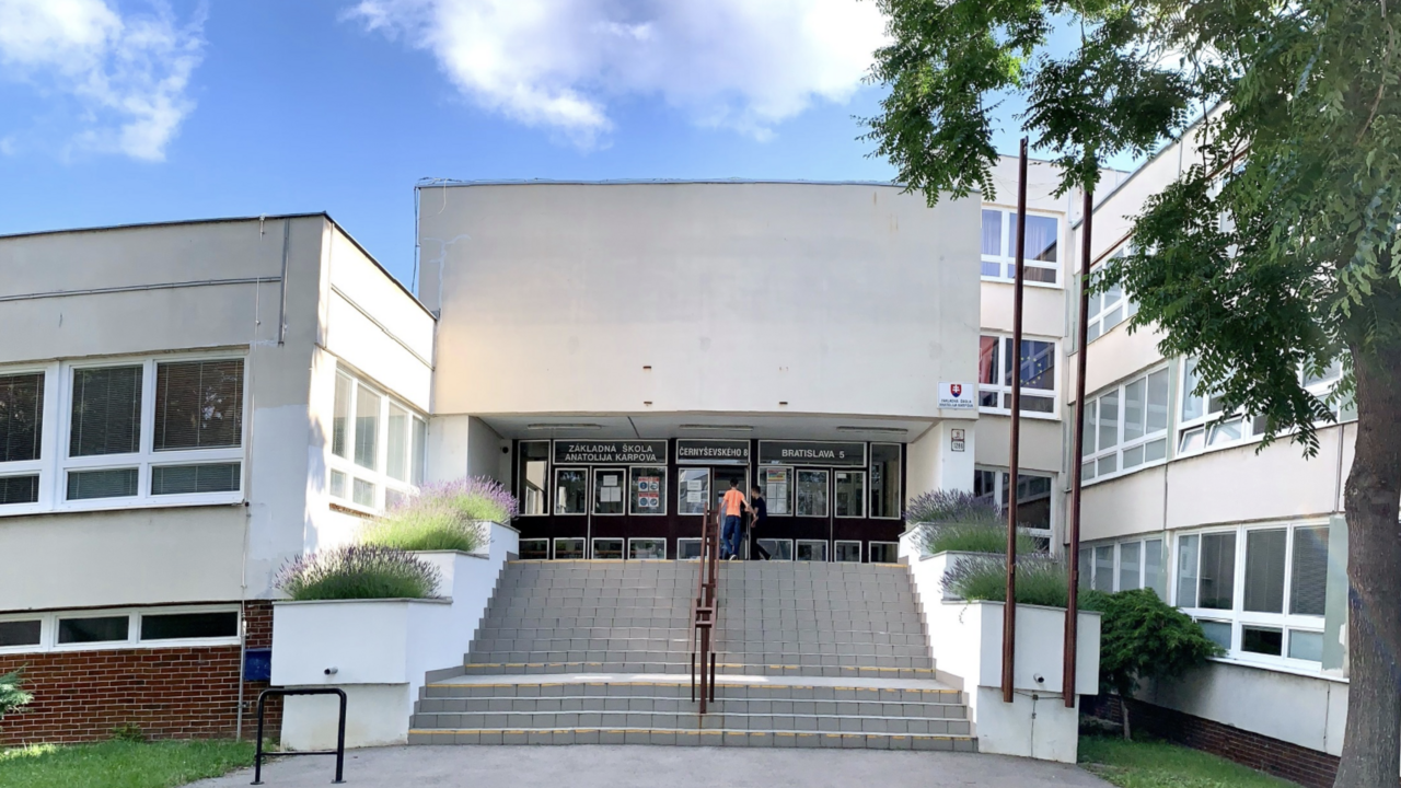 Rezort školstva rozhodol. Základná škola v Petržalke sa už nevolá po ruskom šachovom veľmajstrovi