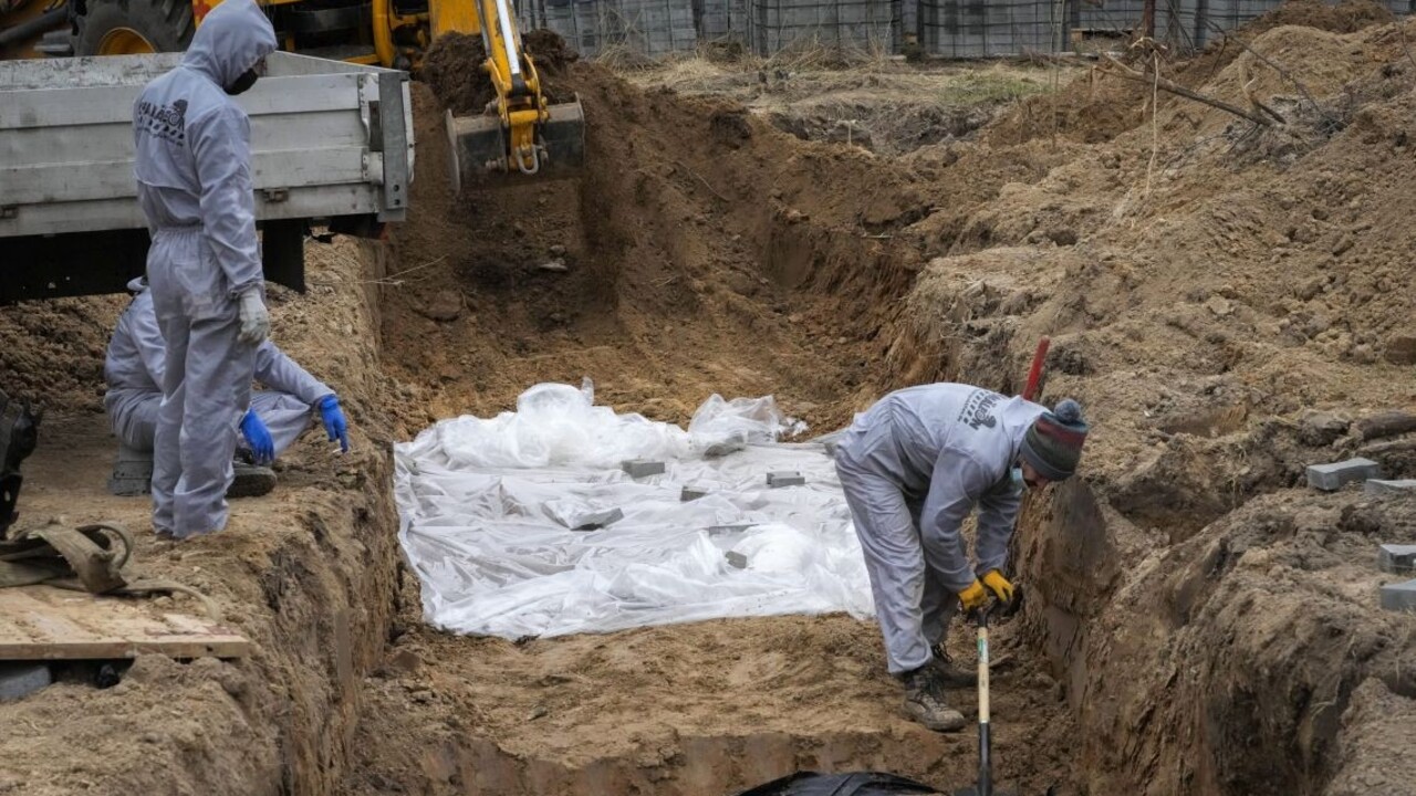 Na Ukrajine našli ďalšie masové hroby s civilistami. Tentoraz v Boroďanke, medzi obeťami je aj tínedžer