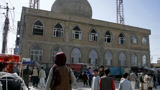 Výbuch v mešite v Afganistane zabil desiatky ľudí. Medzi obeťami sú aj deti, uviedol Taliban