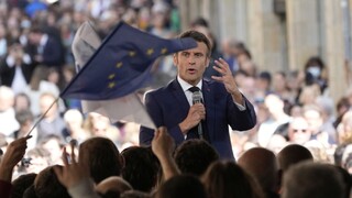 Macron ubezpečil Zelenského, že Francúzsko je k dispozícii. Zintenzívni pomoc Ukrajine