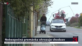 Obyvatelia obce Rovinka sa búria. Chodník pri ceste je príliš úzky, autá ohrozujú chodcov