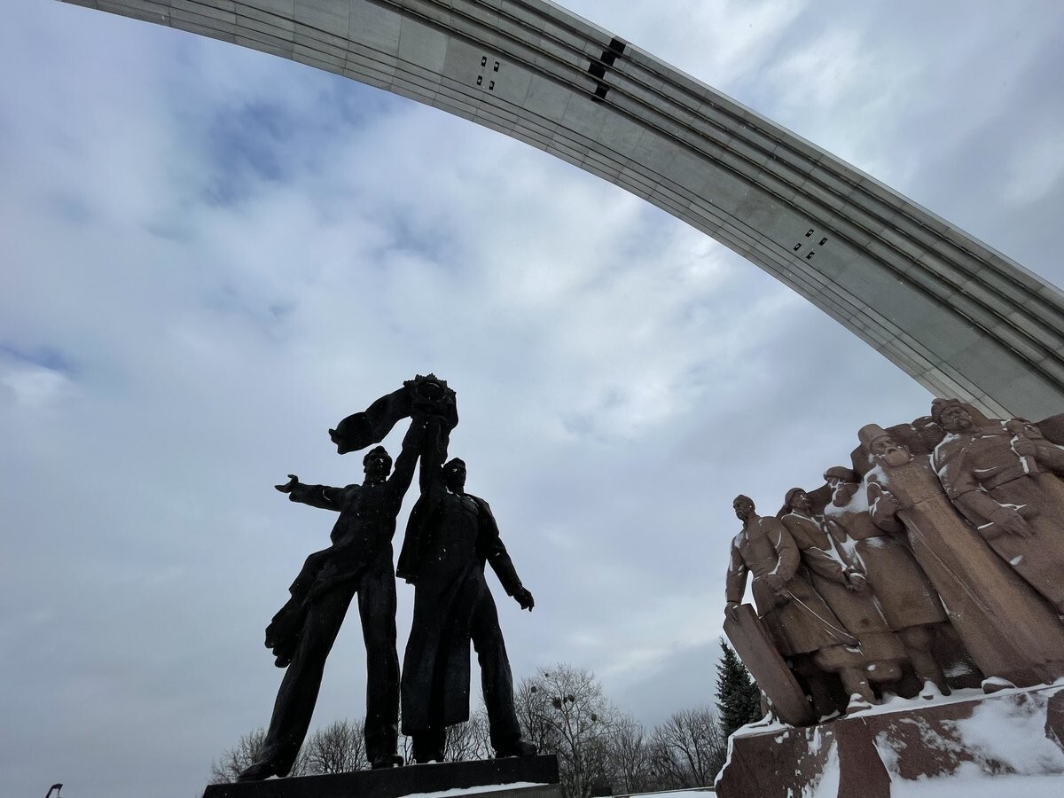 Z centra Kyjeva odstránia sochu. Symbolizuje priateľstvo Ukrajiny a Ruska