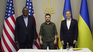 Húfnice, rakety, munícia i sanitky. USA vyšlú na Ukrajinu pomoc za takmer 700 miliónov