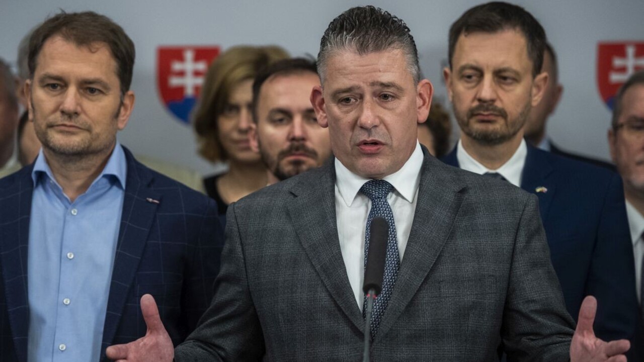 OĽANO s premiérom vyjadrili Mikulcovi podporu. Na jeho odchod z funkcie nevidia dôvod