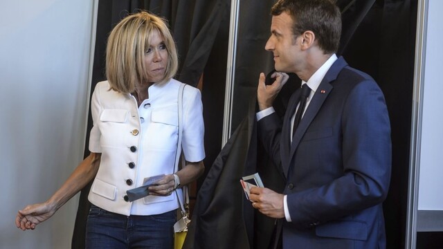 Emmanuel Macron Brigitte Macronová 1140 px (SITA/AP)
