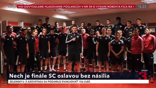 Futbalisti vyzývajú fanúšikov aby bolo finále oslavou futbalu bez násilia