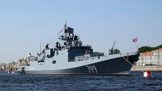 Tam, kde sa potopil krížnik Moskva, horela ďalšia ruská vojnová loď. Vraj išlo o fregatu Admirál Makarov