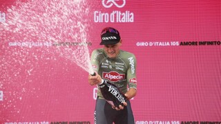 Van der Poel vyhral úvodnú etapu pretekov Giro d'Italia, Ewan v špurte spadol