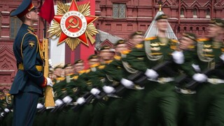 FOTO: Rusi sa pripravujú na Deň víťazstva. V Moskve sa konala skúška vojenskej prehliadky