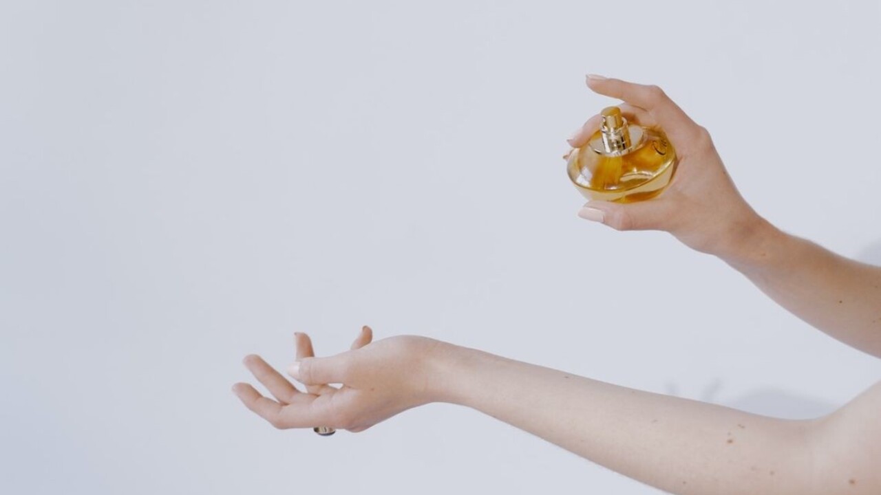 Aj parfumy majú exspiráciu: Trvanlivosť závisí od skladovania voňavky aj farby flakónu