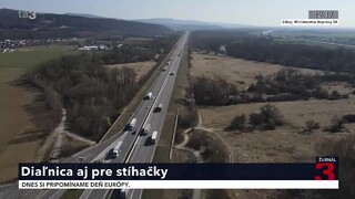 Úsek diaľnice D1 môže poslúžiť aj ako letisko. Na pristávaciu dráhu sa dokáže premeniť za niekoľko hodín