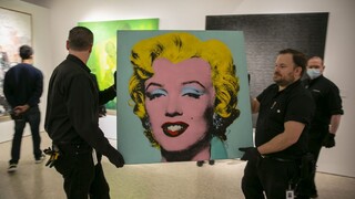 Modrú Marilyn od Warhola vydražili za rekordnú sumu. Obraz sa predal za štyri minúty