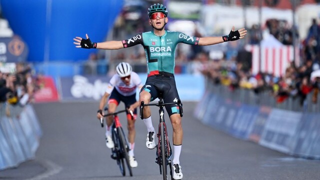 Cyklistika-Giro: Víťazom 4. etapy Kämna, do ružového Juan Pedro Lopez