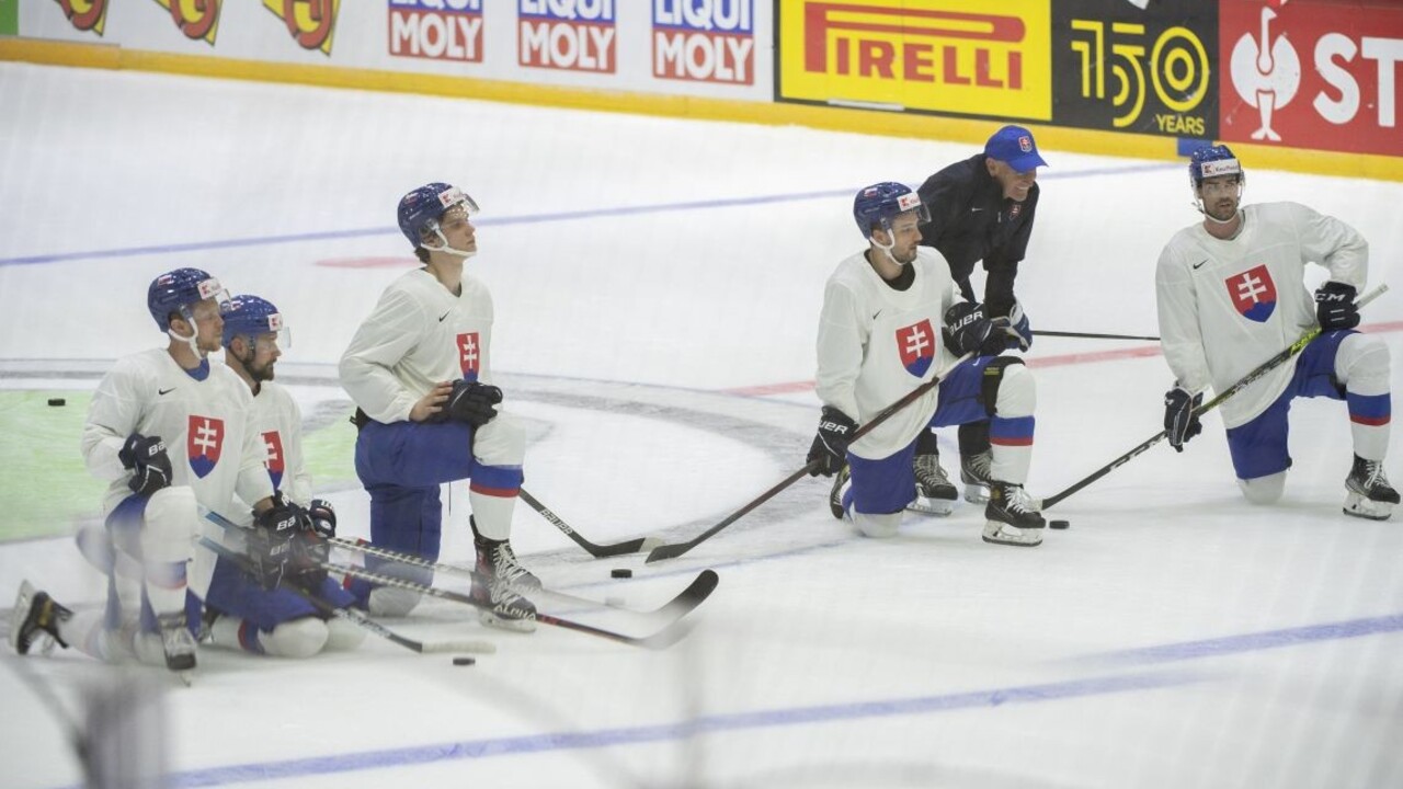 Slovenskí hokejisti majú za sebou prvý tréning, trápila ich kvalita ľadu