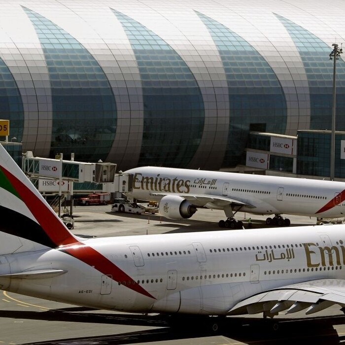 Dubajská letecká spoločnosť Emirates znížila straty, už budúci rok ale očakáva zisk