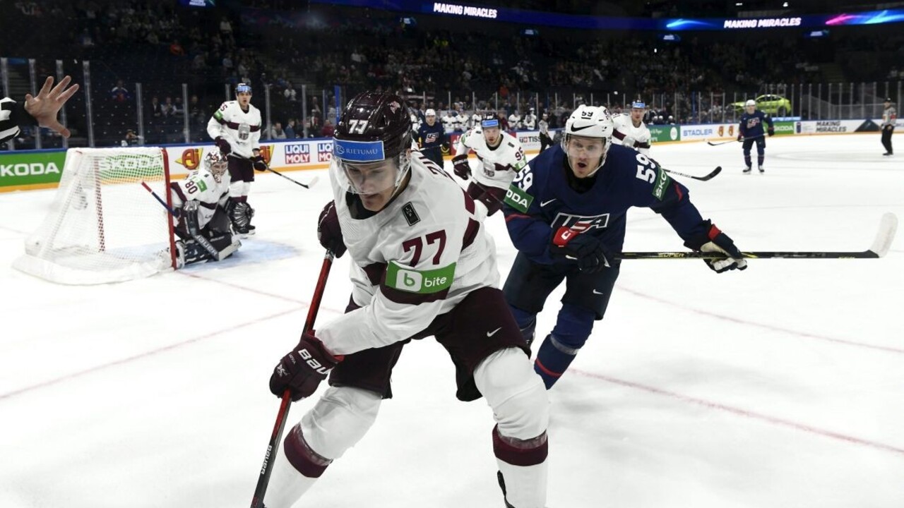 Na úvod bojov vo Fínsku zvíťazili aj hokejisti USA. Lotyšsku nastrieľali štyri góly