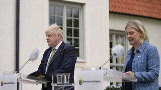 Strana švédskej premiérky podporila podanie žiadosti o vstup do NATO, nechce však jadrové zbrane na svojom území
