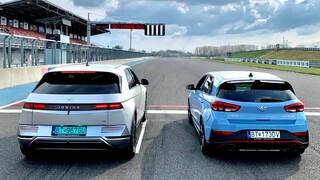 Porazí Hyundai Ioniq 5 v šprinte športový Hyundai i30 N?
