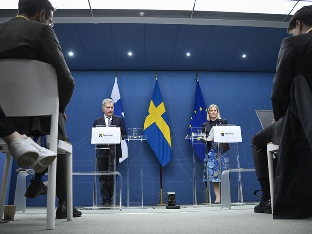 Fínsko a Švédsko oficiálne podali žiadosť o členstvo v NATO. Ich vstup musia schváliť všetky členské štáty