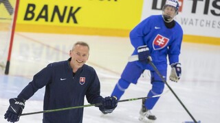 Lekár slovenskej hokejovej výpravy sa predstavil v úlohe schopného kanoniera. Vyhral aj stávku so Sýkorom