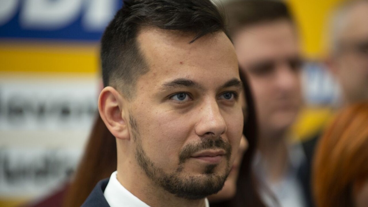 Podpredsedu strany Za ľudí Šeligu vyzvali aktivisti na odchod z parlamentu, ten to neplánuje